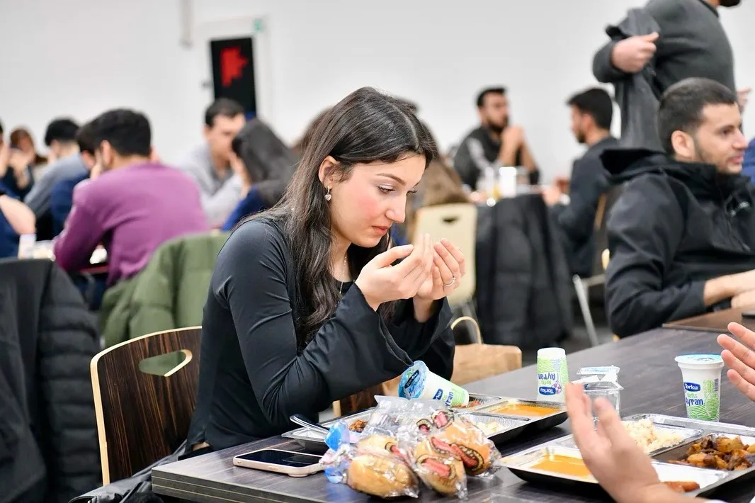Yeşilyurt Belediyesi’nden Yaşam Merkezi’nde İftar
