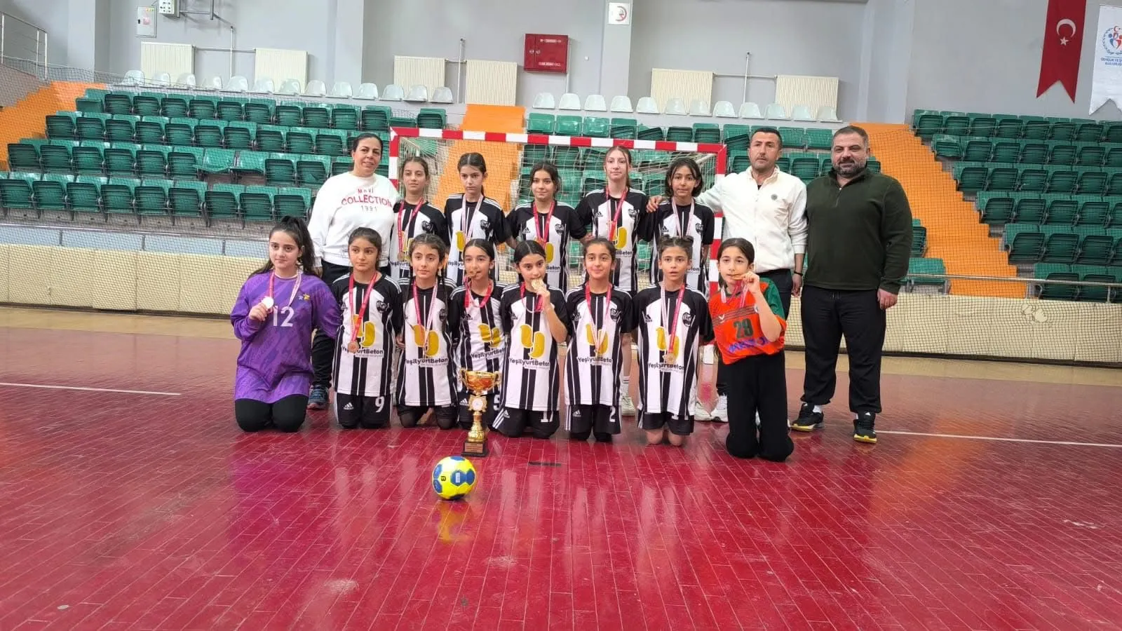 Okul Sporları Küçükler Hentbol’da Şampiyon Necatibey Ortaokulu