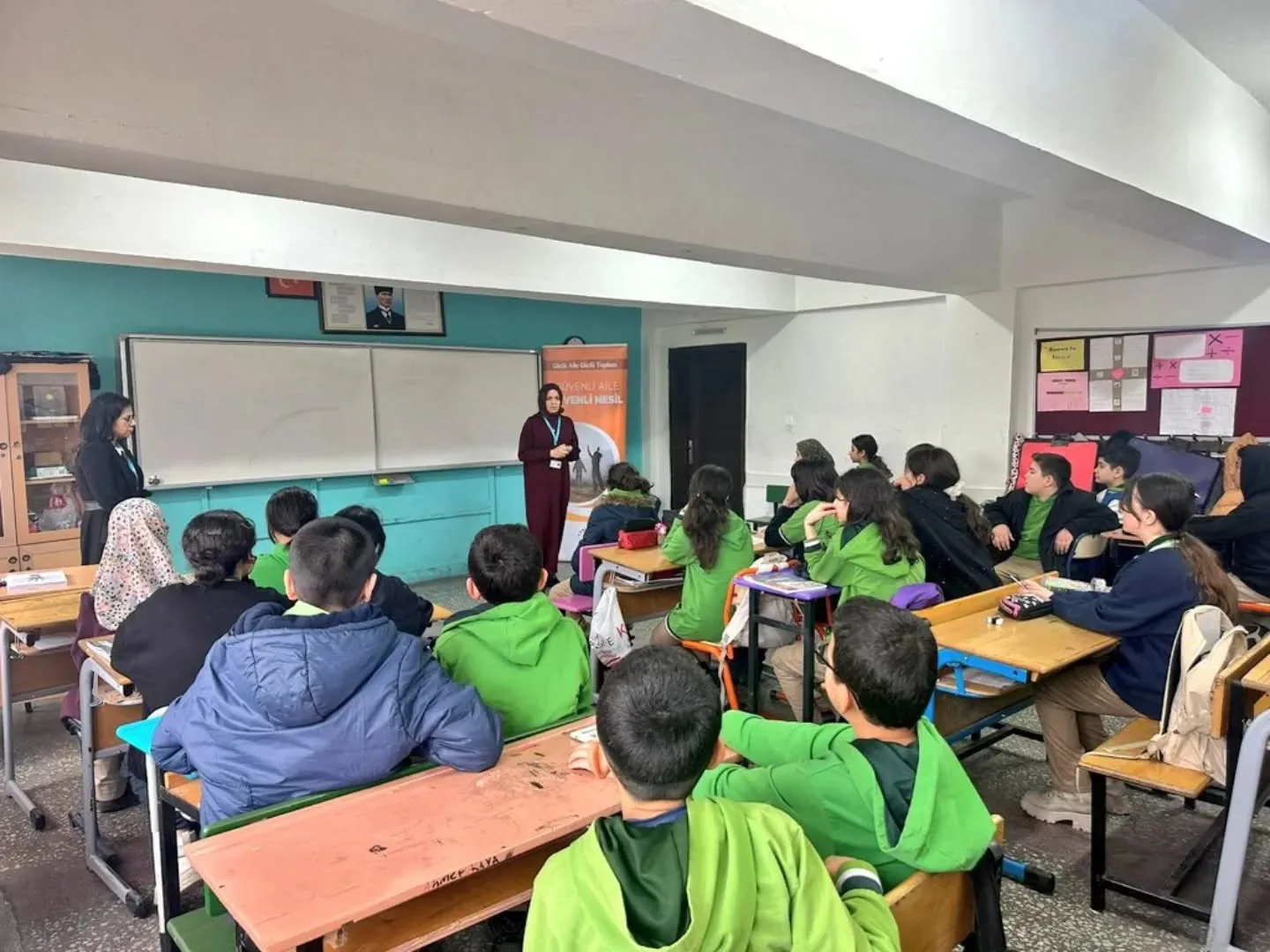 Yeşilyurt Belediyesi’nden Okullarda “Güvenli Aile, Güvenli Nesil” Eğitimi