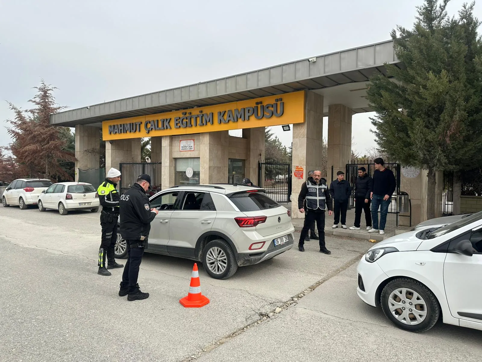 Malatya’da Okul Çevreleri ve Servis Araçlarına Yönelik Denetimler Sürüyor