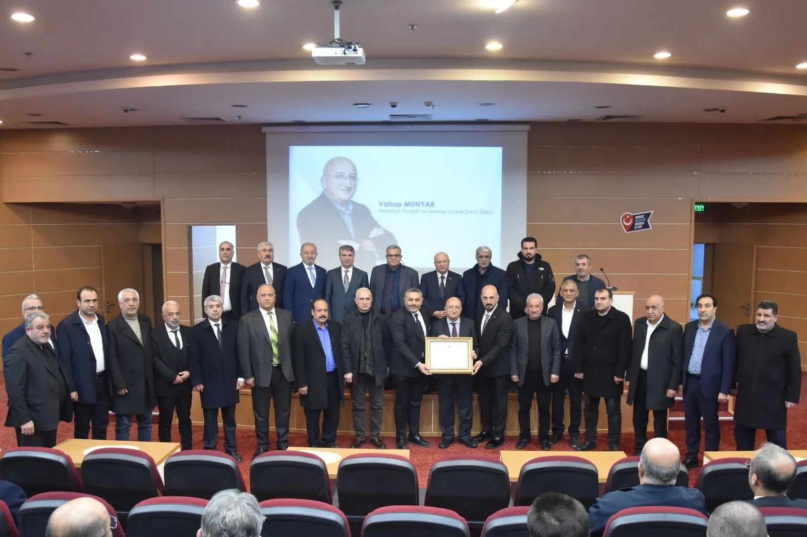 Malatya TSO’dan Gazeteci Vahap Munyar’a Şeref Üyeliği Beratı