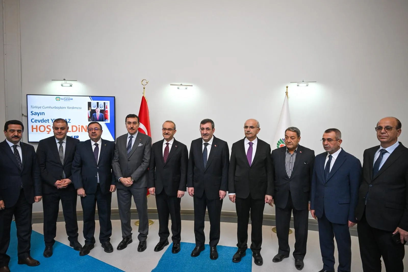 Cumhurbaşkanı Yardımcısı Yılmaz, Başkan Er’i Kütüphane Projesinden Dolayı Tebrik Etti