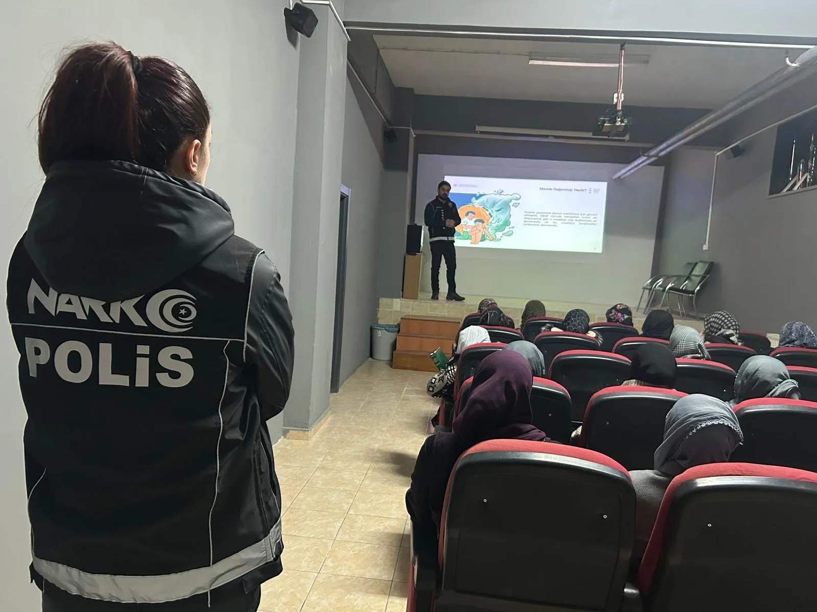 Narkotik Suçlarla Mücadele Ekipleri Sahada: Projelerle Gençler Bilgilendirildi