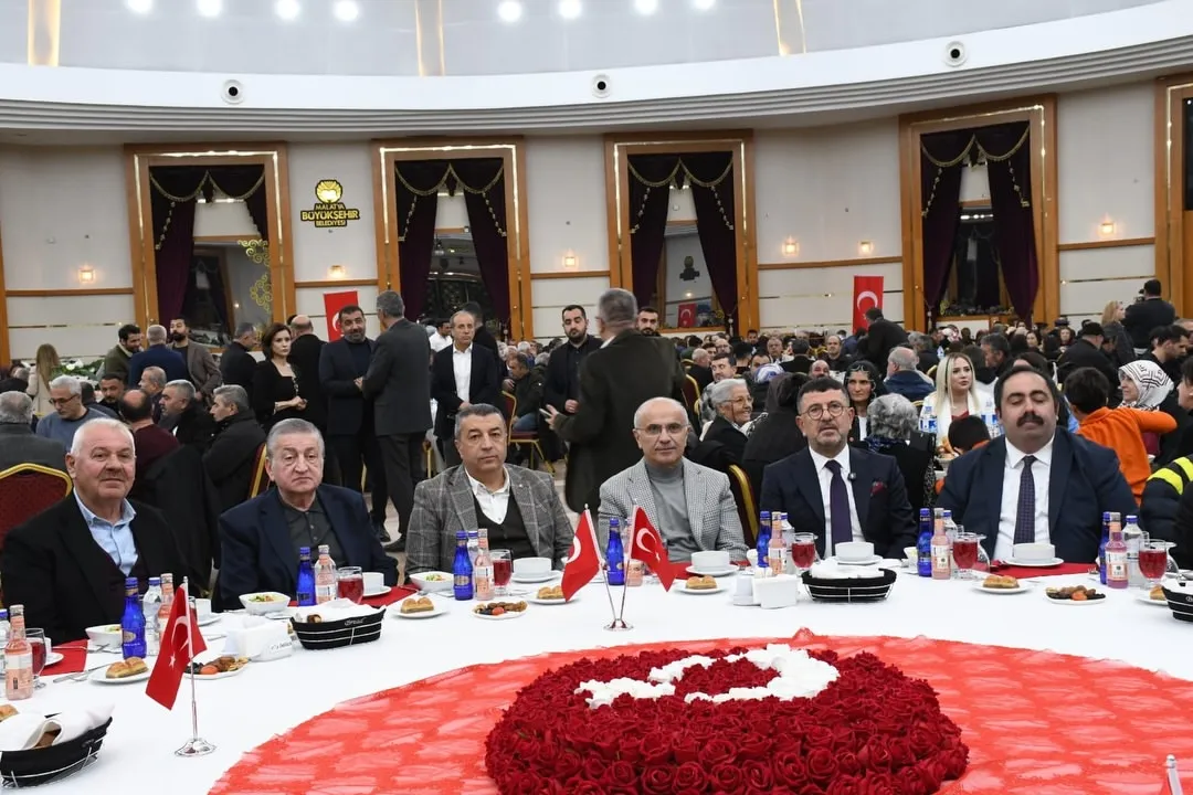 Veli Ağbaba’dan Malatya Sofrasında Birlik Vurgusu: “Hiçbir Görüş Dışlanmamalı”