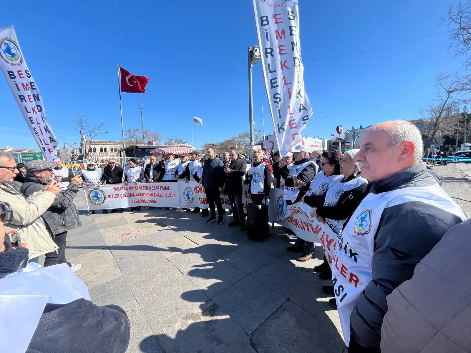 Malatya’da 8 Mart Yürüyüşü: Emekliler ve STK’lar Kadınların Hak Mücadelesine Dikkat Çekti