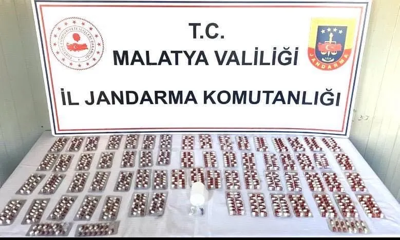 Battalgazi’de Uyuşturucu Operasyonu: 1100 Sentetik Hap ve Metamfetamin Ele Geçirildi