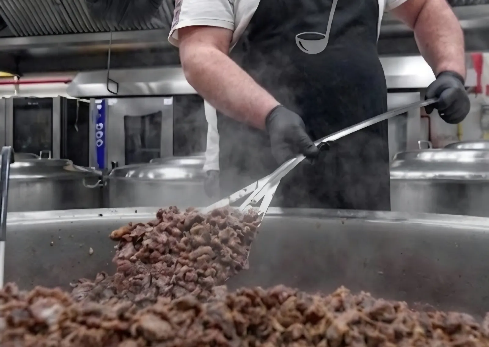 3 Defa Madalya Kazanan Yarış Atı Smart Latch’in Eti Aşevinde Dağıtıldı