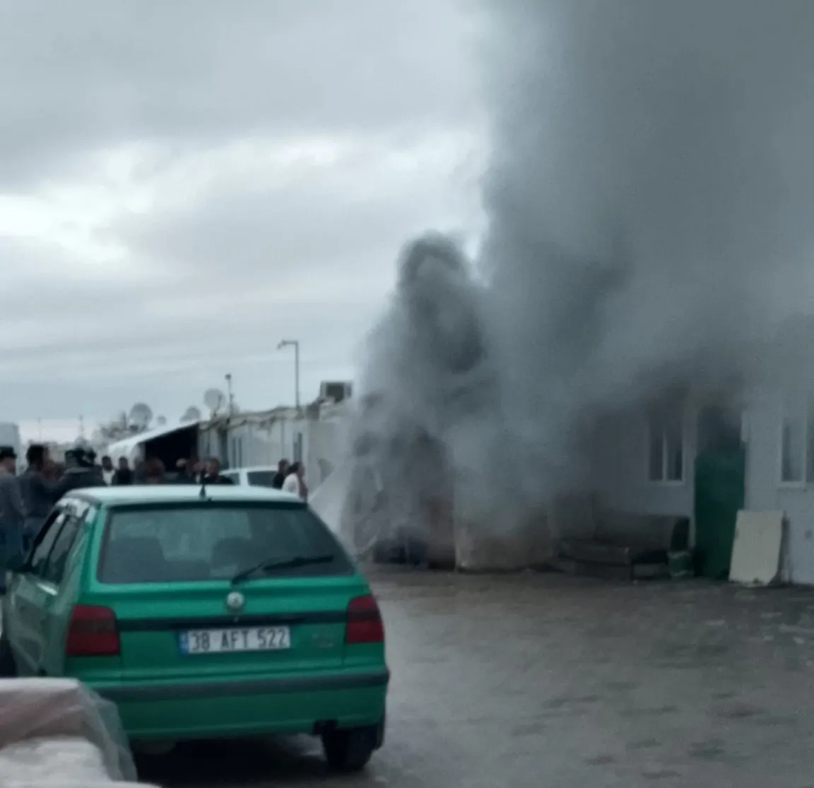 SON DAKİKA: Saman Köyü’nde Konteyner Yangını