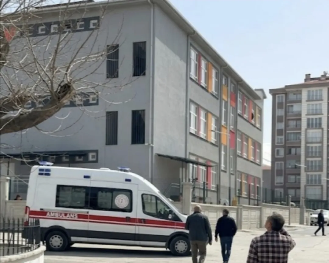 Malatya’da Lise Öğrencileri Arasında Bıçaklı Kavga: 5 Yaralı