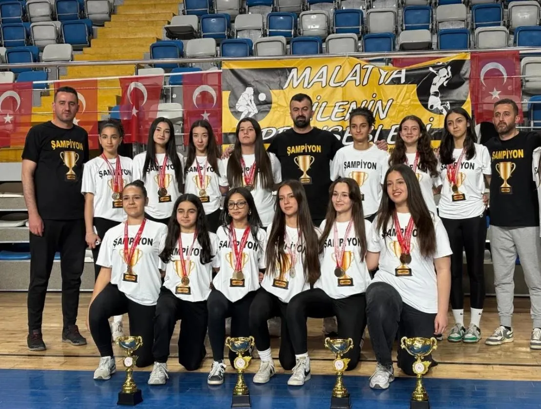 Malatya’nın Filedeki Yıldızları Türkiye’de İlk 32’ye Girdi