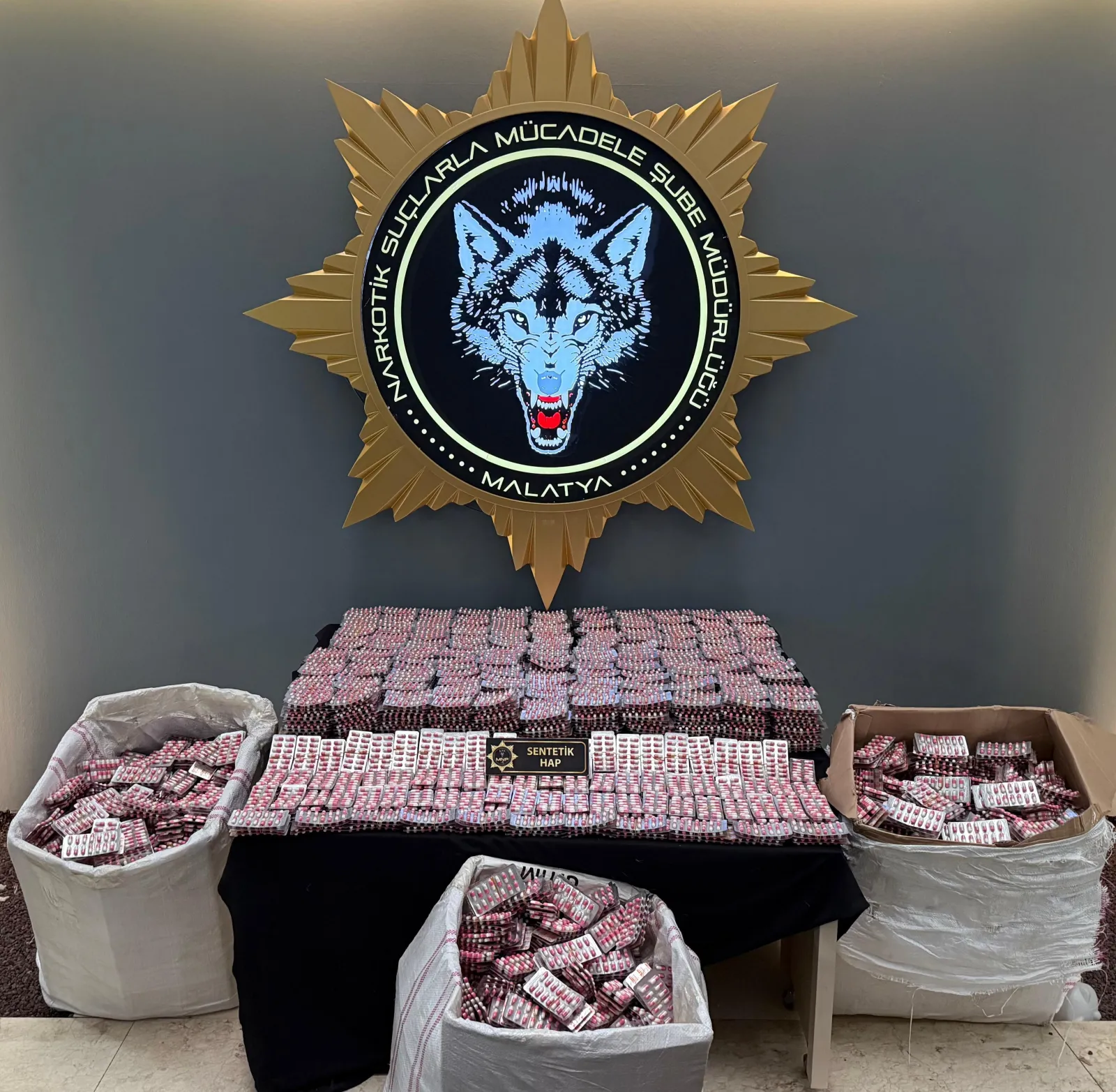 Malatya’da Narkotik Operasyonu 83 Bin Sentetik Hap Ele Geçirildi 3 Kişi Tutuklandı